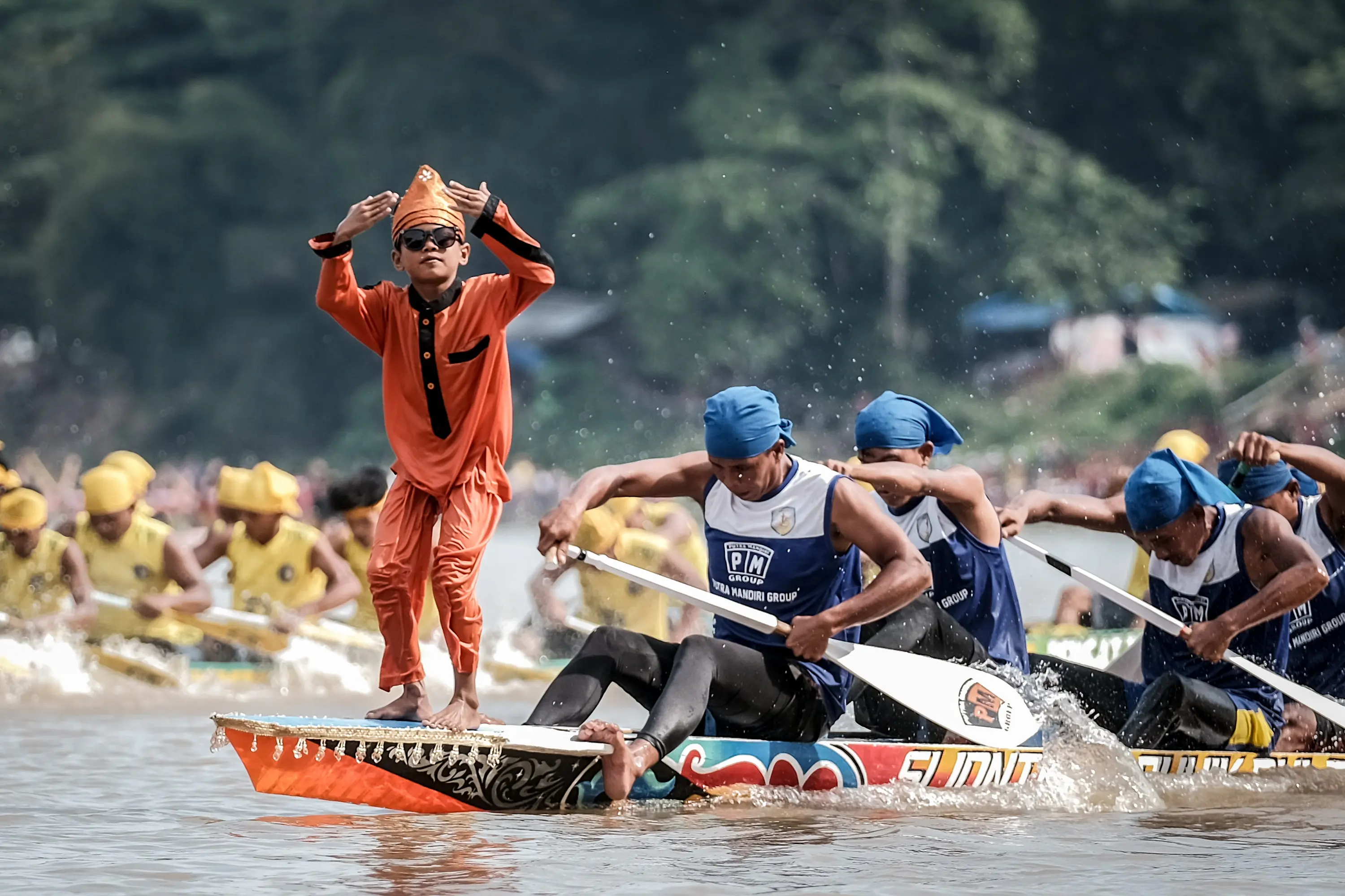 Pacu Jalur: Tradisi Lomba Perahu yang Menyatukan Budaya Pacu Jalur: Tradisi Lomba Perahu yang Menyatukan Budaya