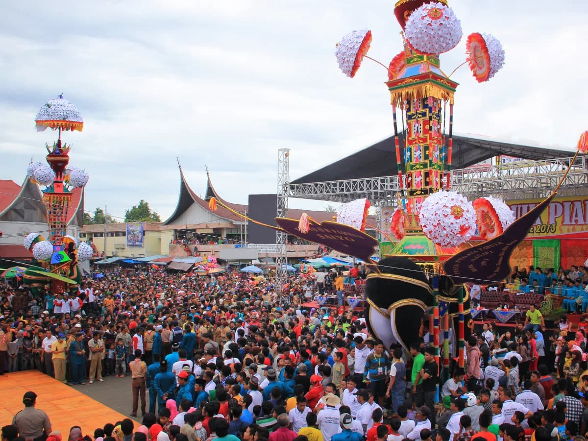 Tabuik Pariaman: Tradisi, Makna, dan Daya Tarik Budaya Pesisir Sumatera Barat Tabuik Pariaman: Tradisi, Makna, dan Daya Tarik Budaya Pesisir Sumatera Barat